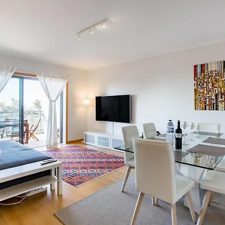 Upscale On Edge Of Old Fishing Village Daire